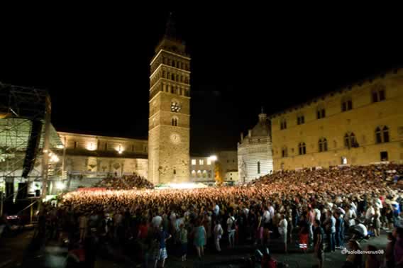 PistoiaBlues_PiazzaNotturna.jpg